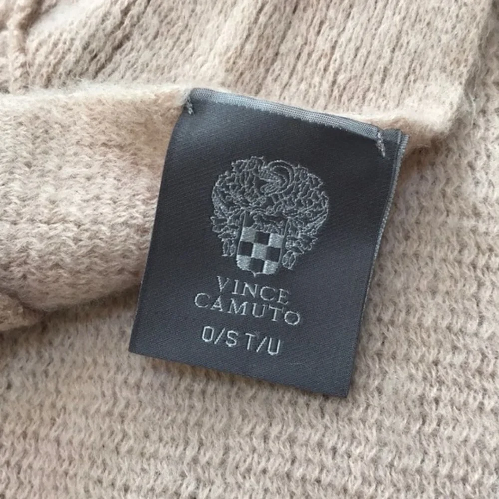 New without tags! VINCE CAMUTO one size blush scarf with Fringes